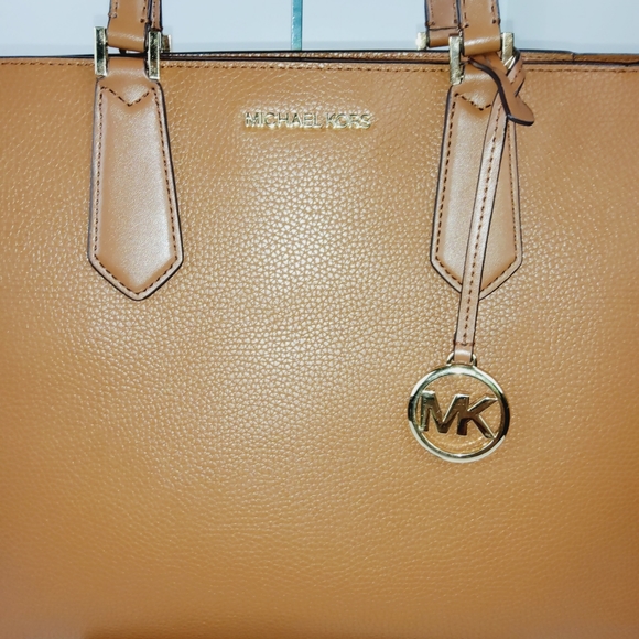 Michael Kors Kimberly Large Leather Tote & Purse Wallet 2 in 1 (Tan) - Picture 8 of 15